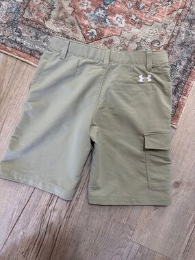 UA Khaki Shorts 🩳